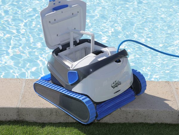 robot piscine qui se retourne
