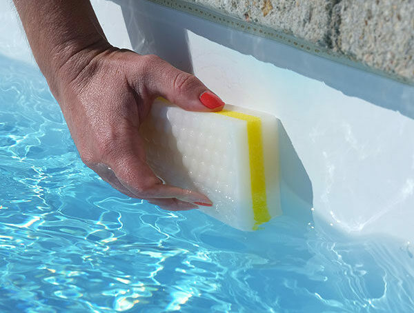 La grande gomme magique Pool Gom à poignée pour nettoyer la piscine, Equipement & entretien